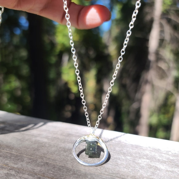 Green Tourmaline pillar sterling & gold necklace 18" - Picture 10 of 10